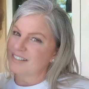 Meet your Posher, Debbie